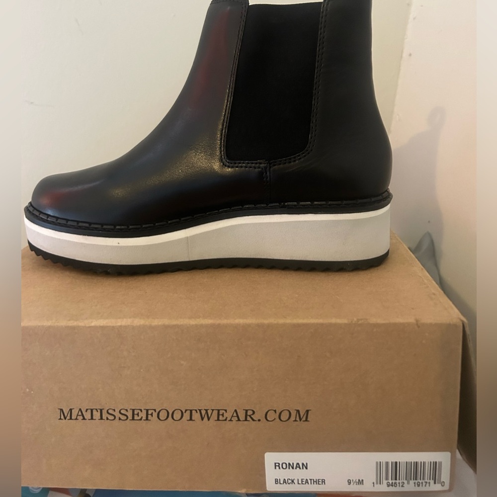 NWT Maltisse bootie